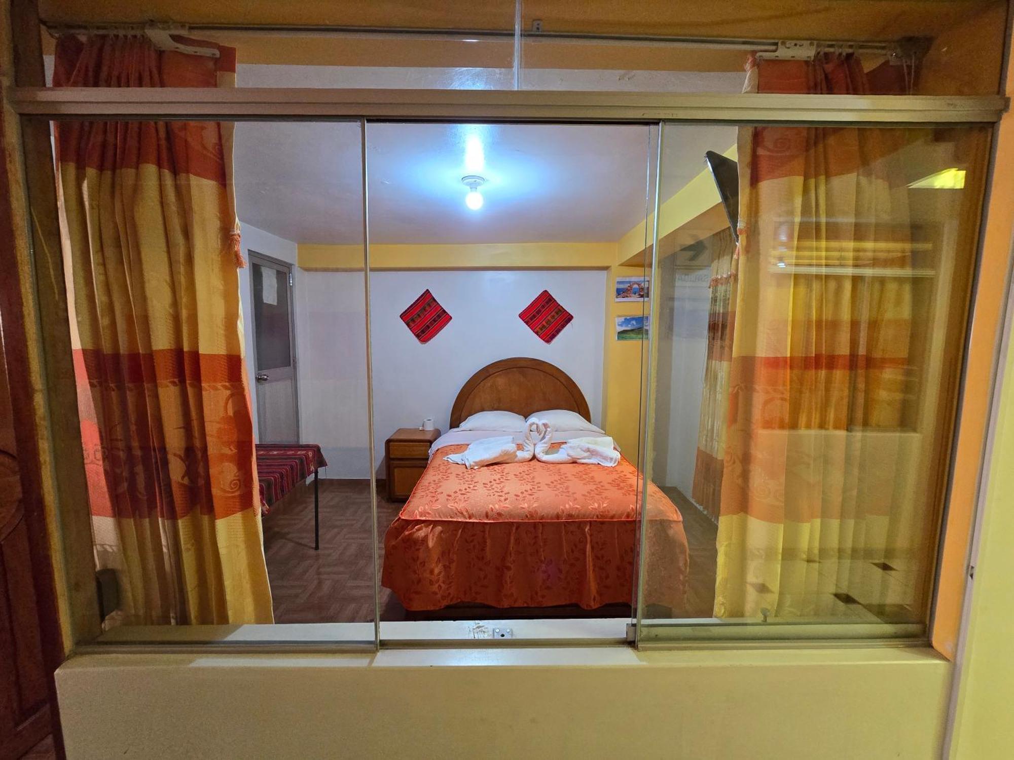 Hostal Acuarius Puno Eksteriør billede